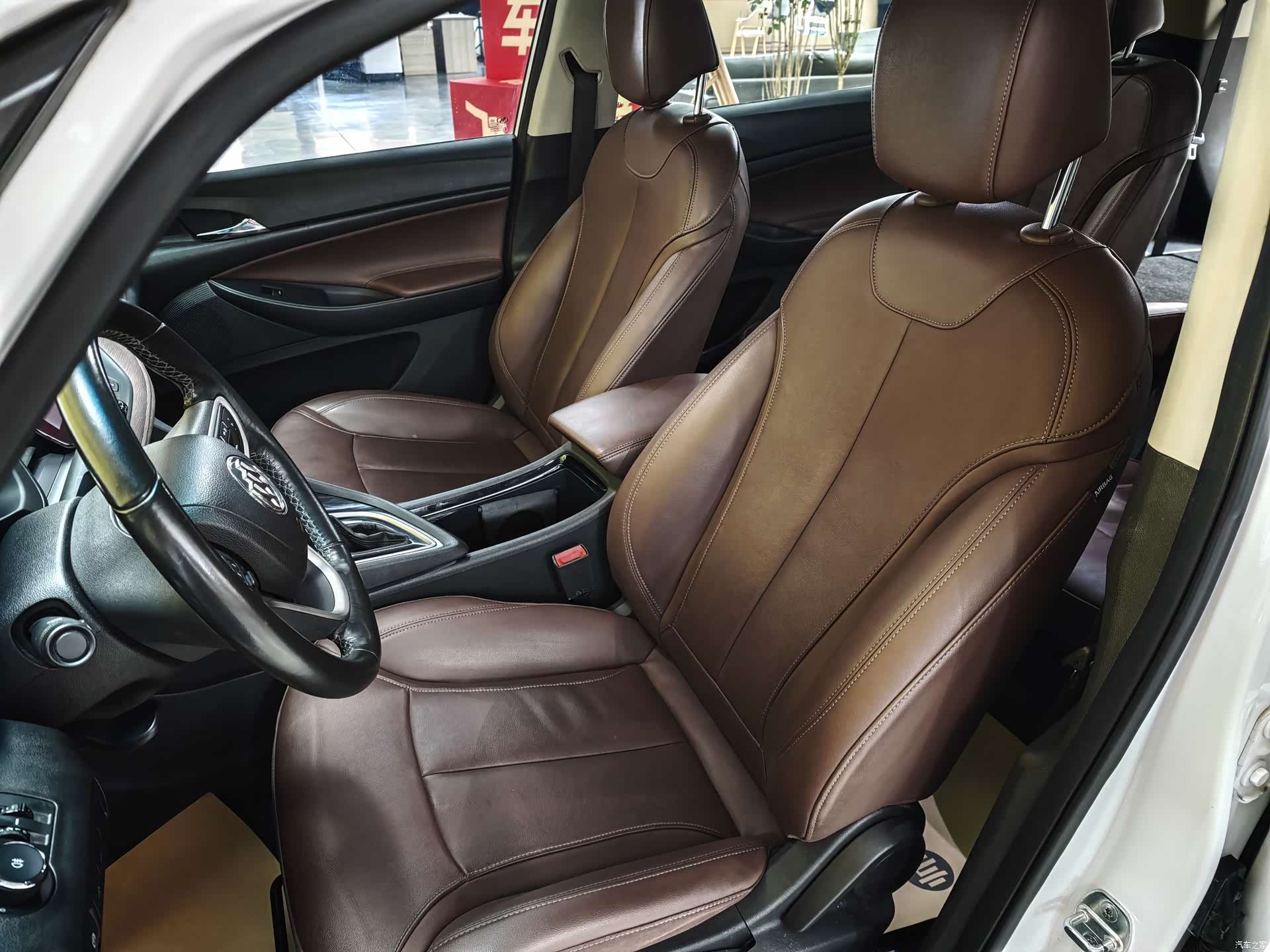 Buick GL6, 2018 13