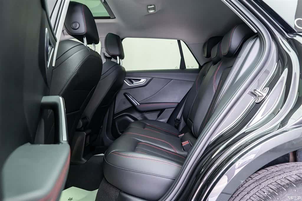 Audi Q2L, 2025 12