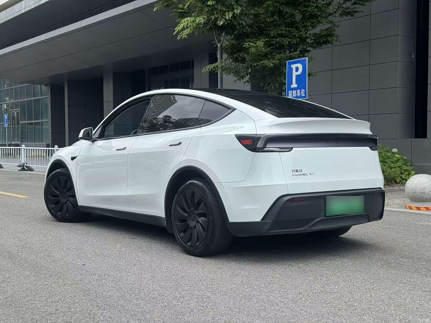 Tesla Model Y, 2025 15