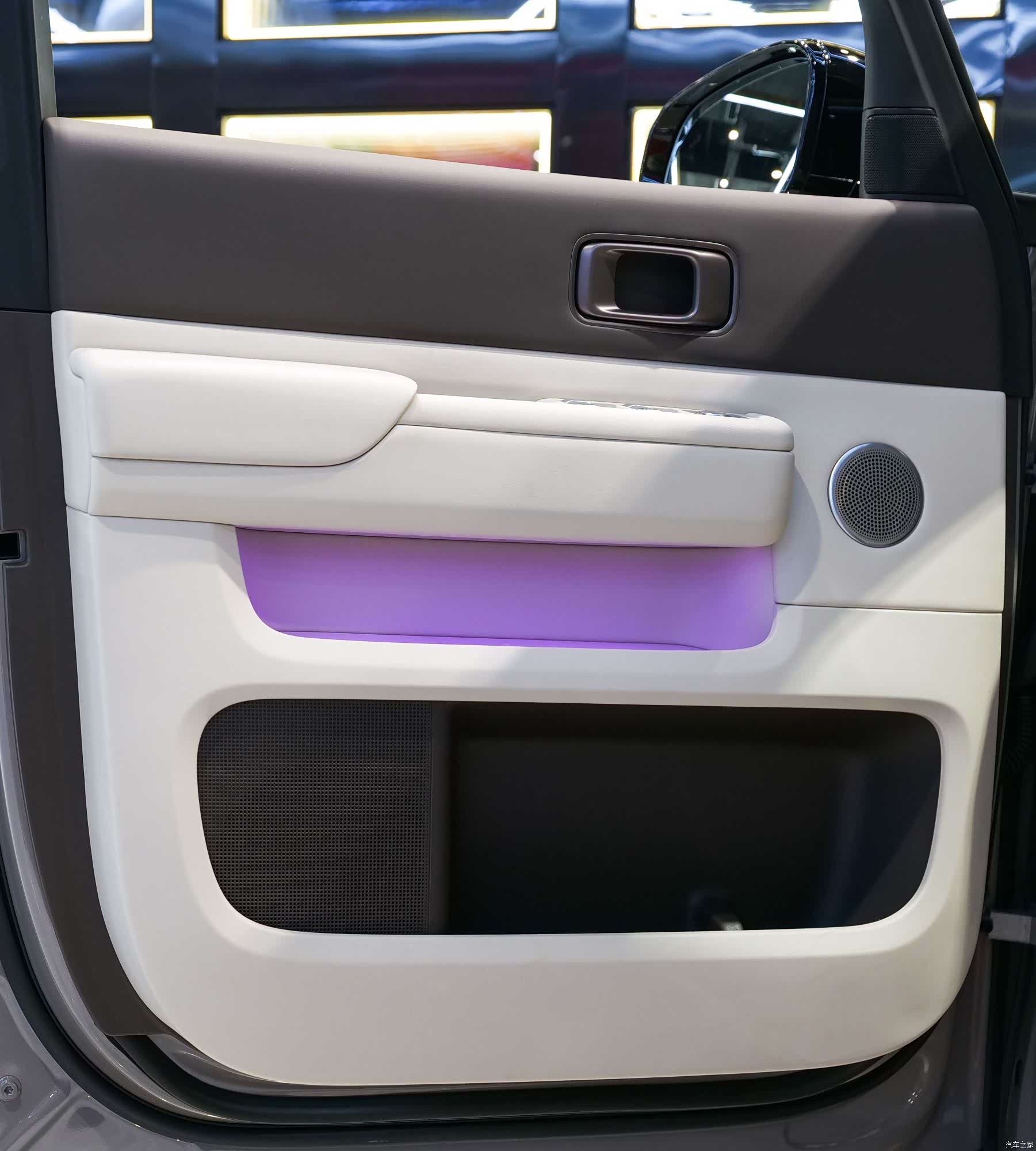 Li Auto MEGA, 2024 9