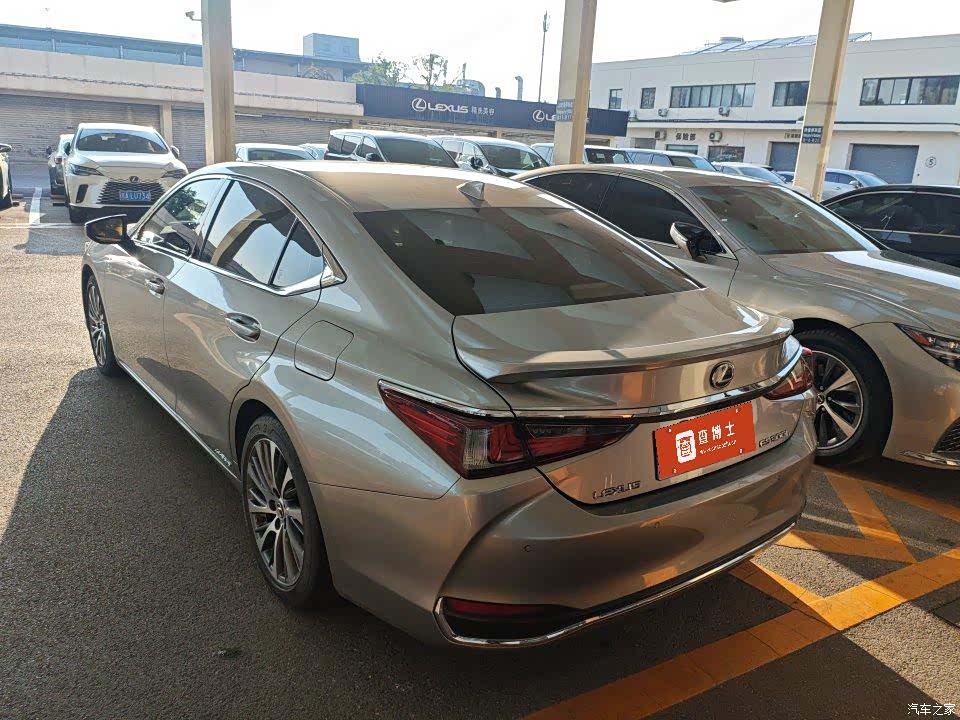 Lexus ES, 2020 9