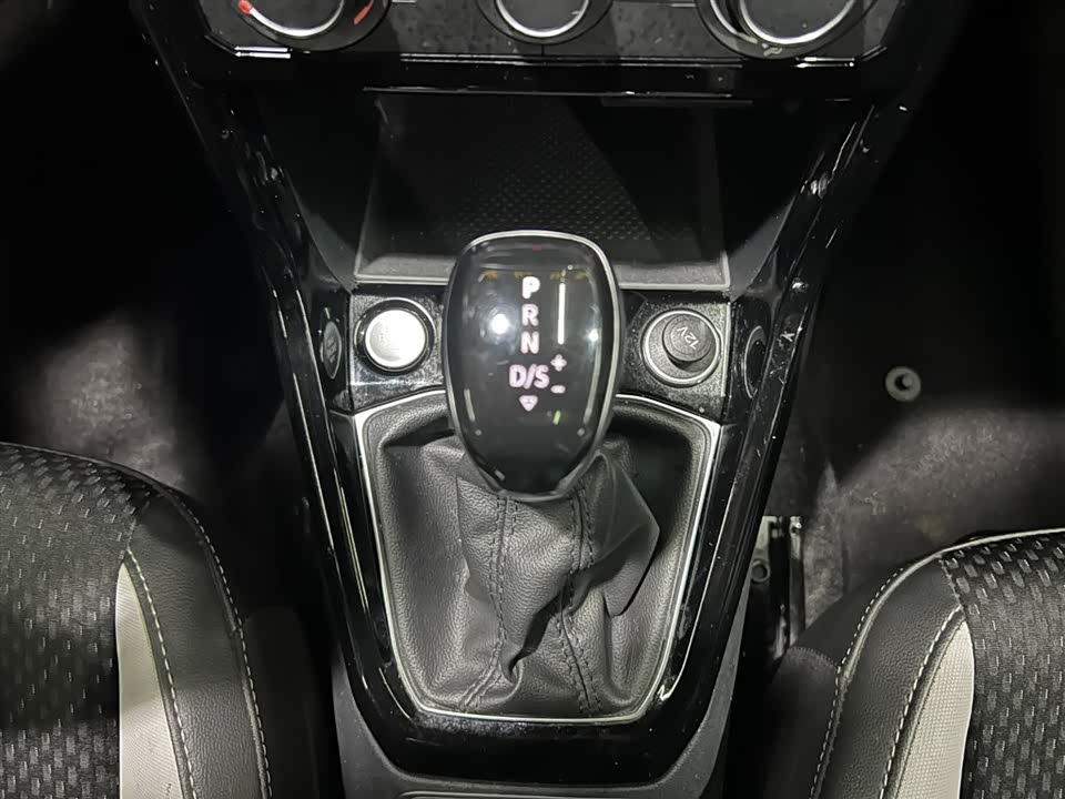 Volkswagen Exploring the shadow