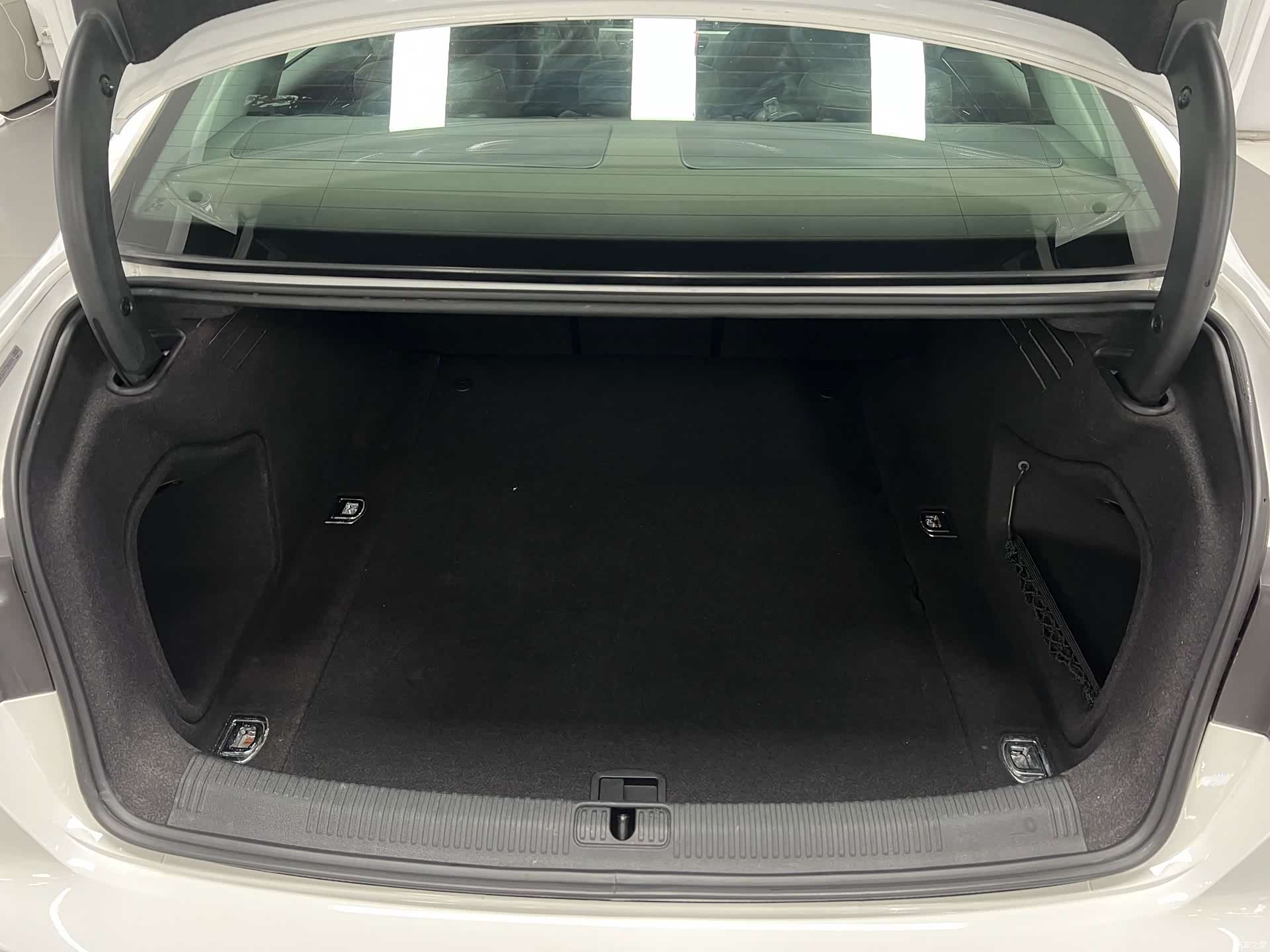 Audi A4L, 2018 13