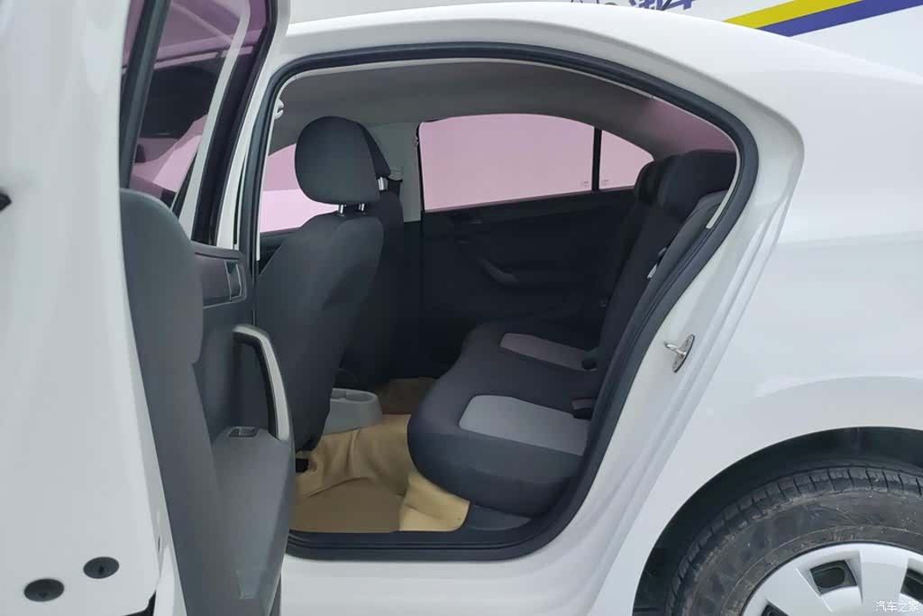 Skoda Rapid, 2016 11