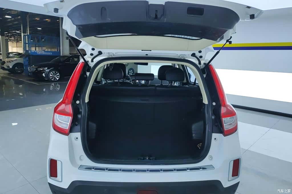 Geely X6, 2016 4