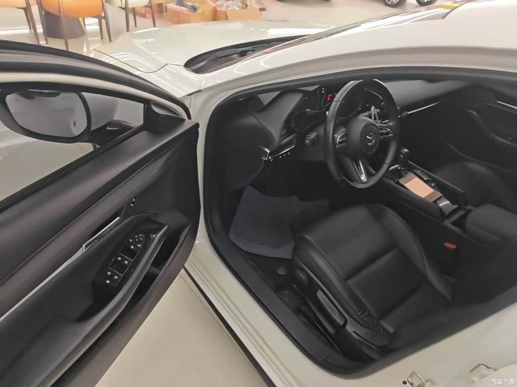 Mazda Mazda3, 2023 16