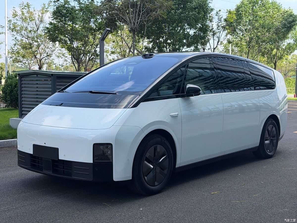Li Auto MEGA, 2025 1