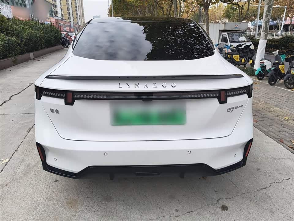 Lynk & Co 07 EM-P