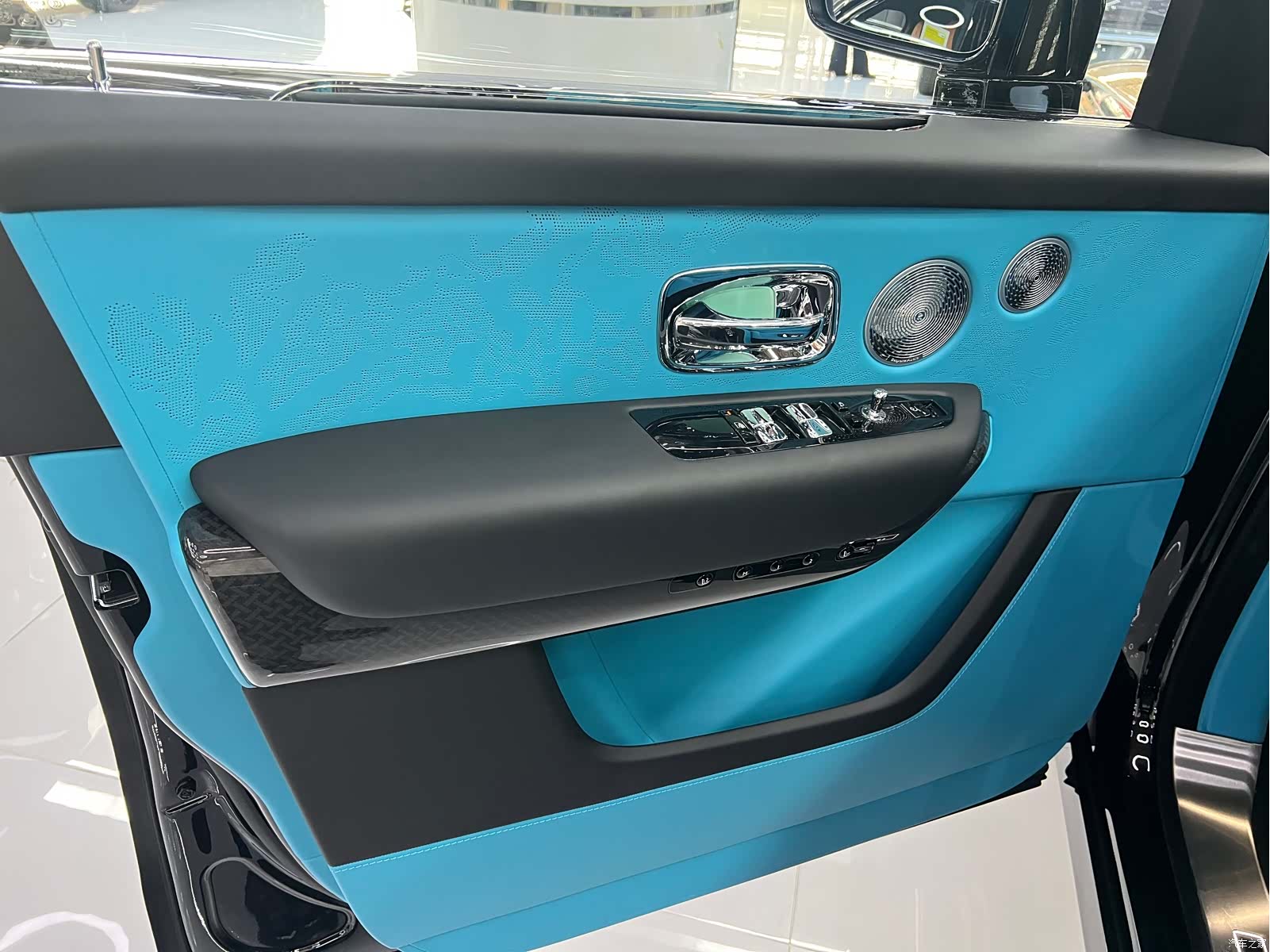 Rolls-Royce Cullinan, 2026 24