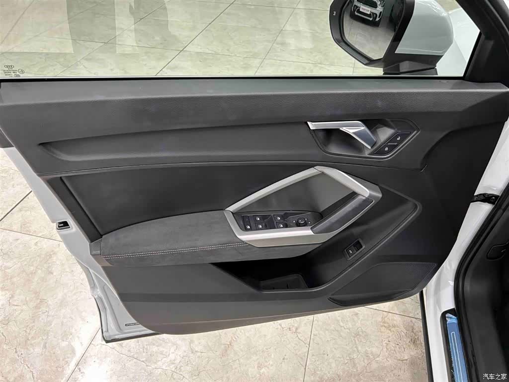 Audi Q3, 2023 10