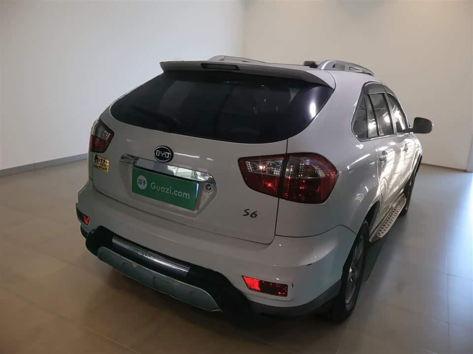 BYD S6