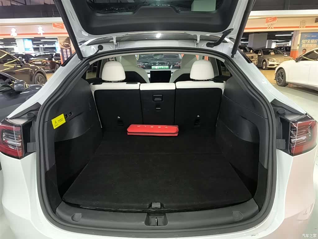 Tesla Model Y, 2023 19