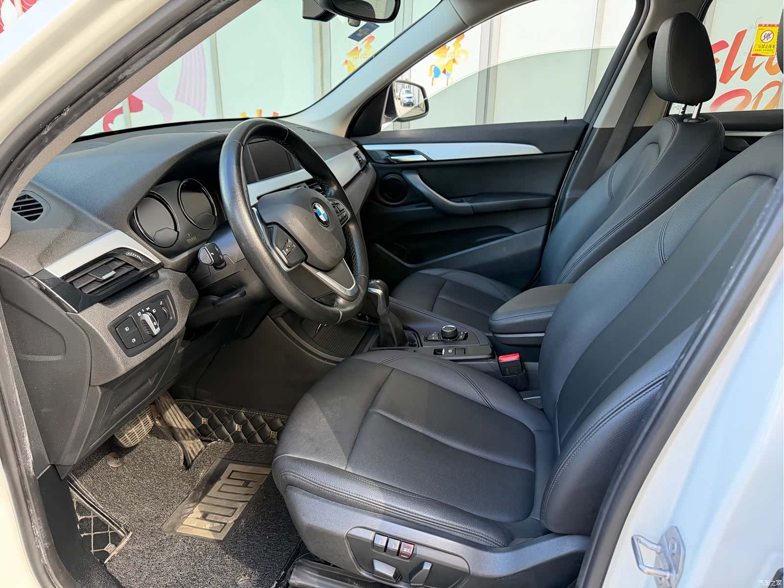 BMW X1, 2018 все фото