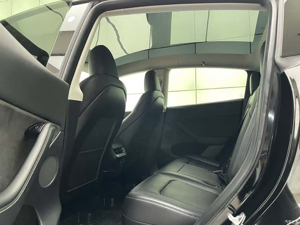 Tesla Model Y, 2022 все фото