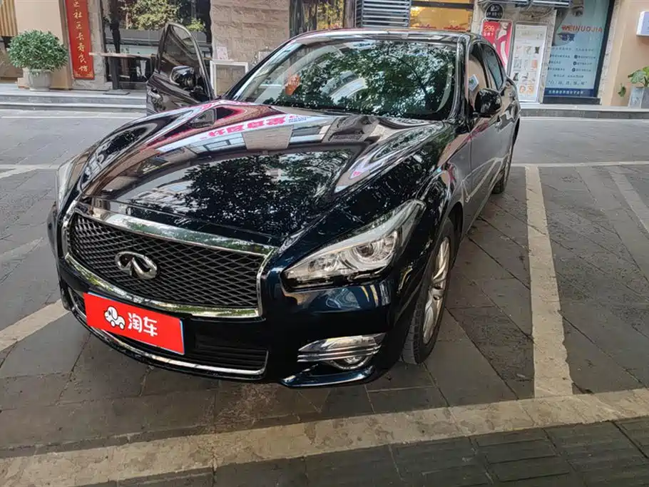 Infiniti Q70