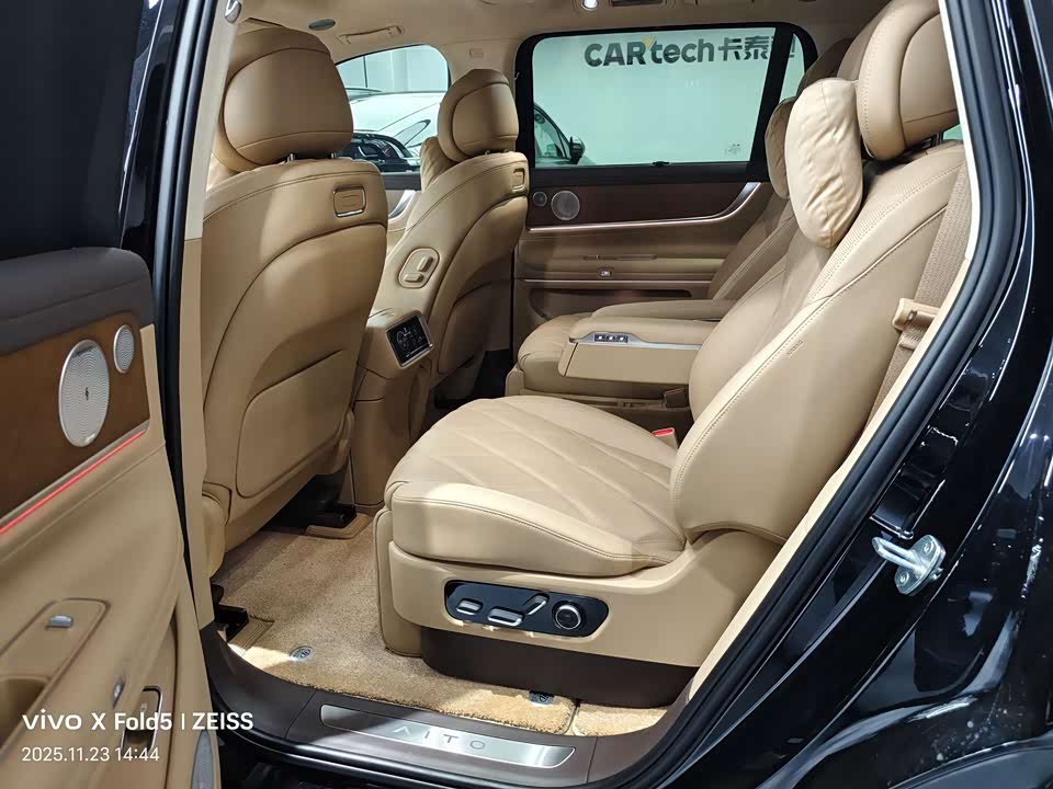 AITO Ask the world M9