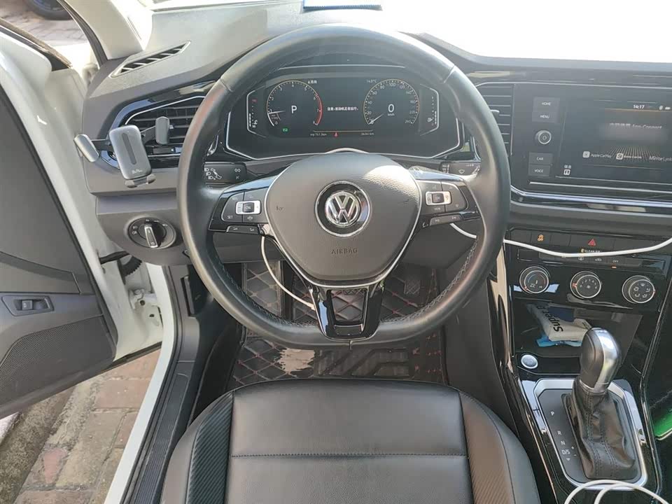 Volkswagen T-ROC exploring Songs