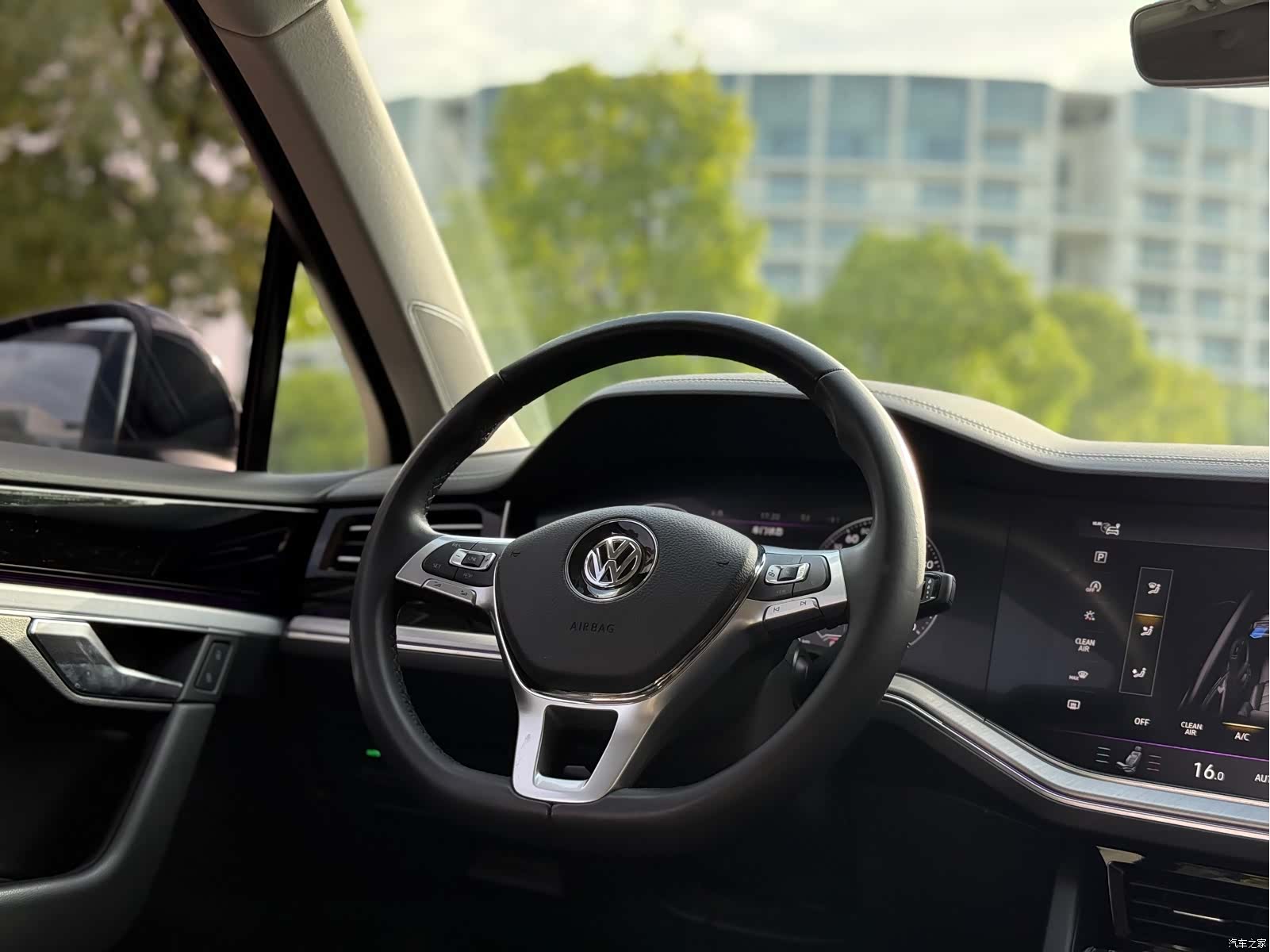 Volkswagen Touareg, 2020 11