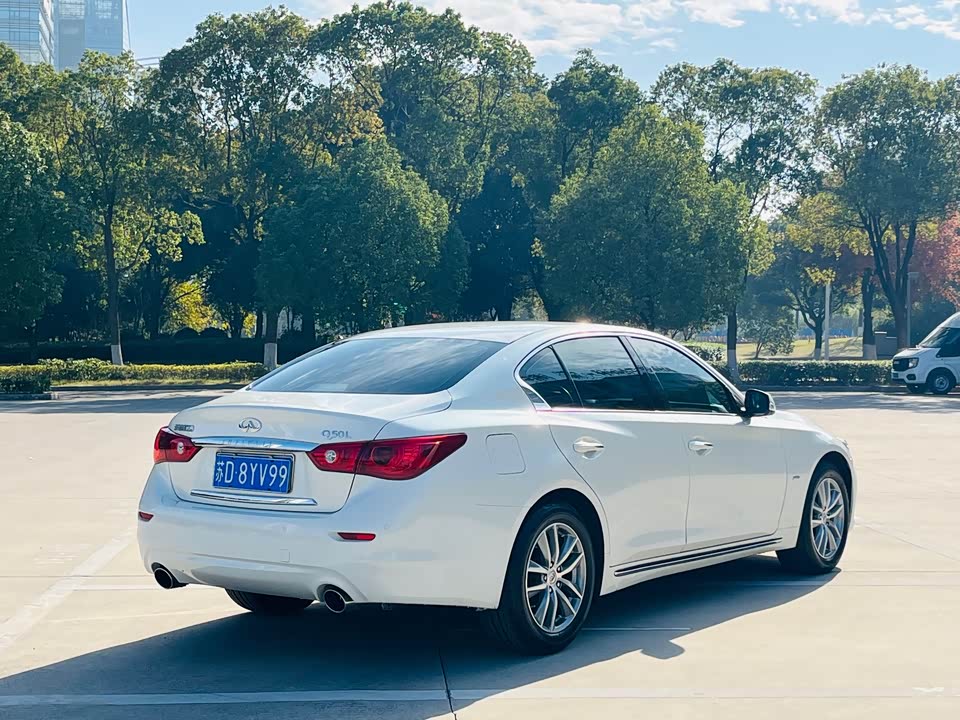 Infiniti Q50L