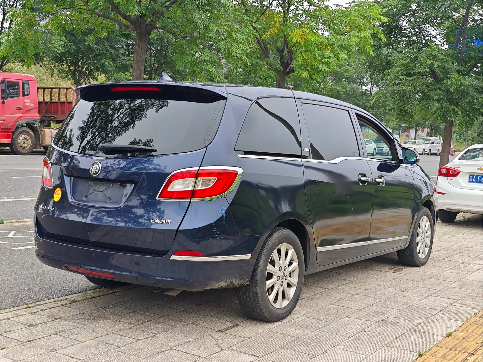 Buick GL8, 2011 7