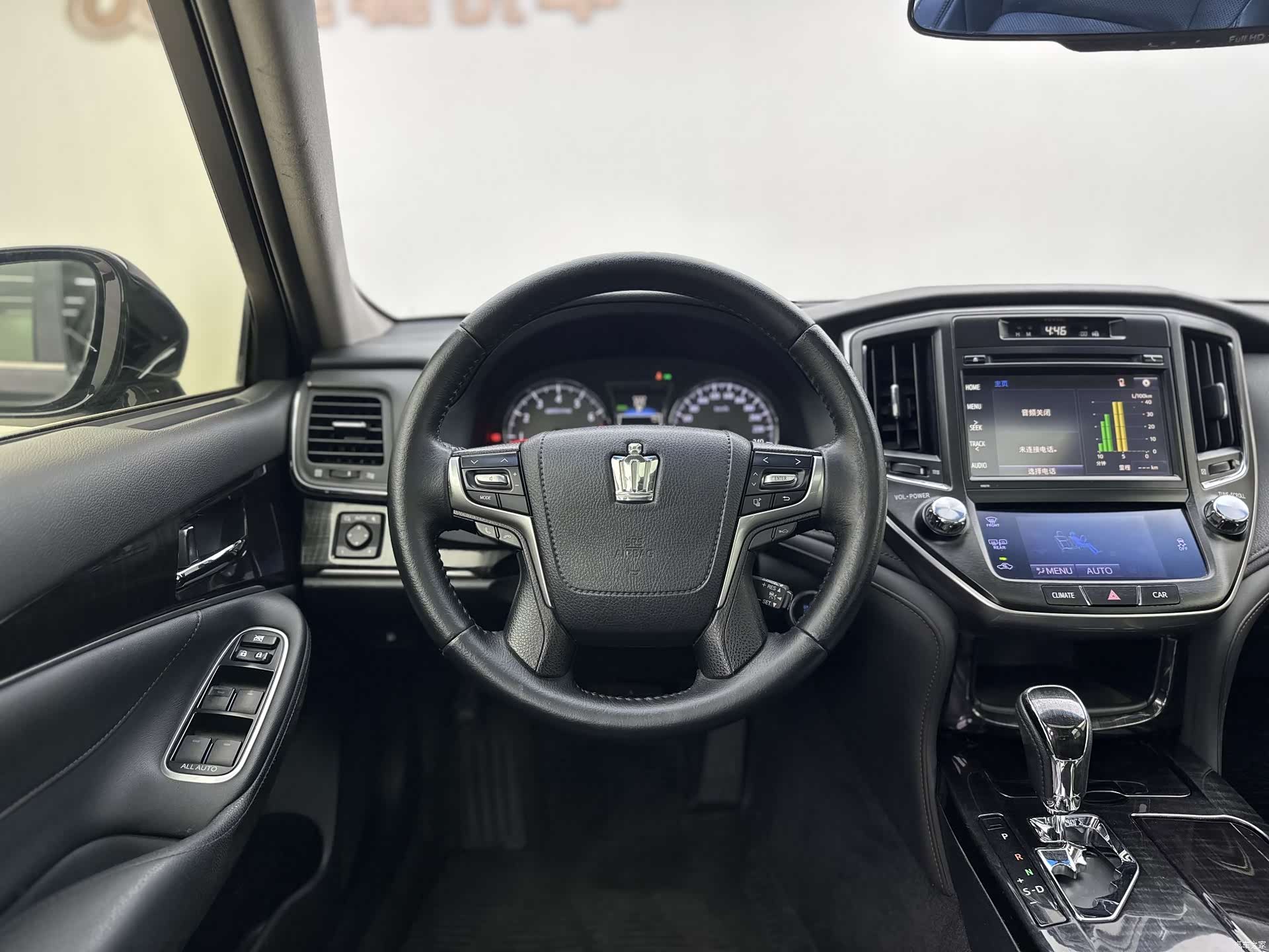 Toyota Crown, 2017 4
