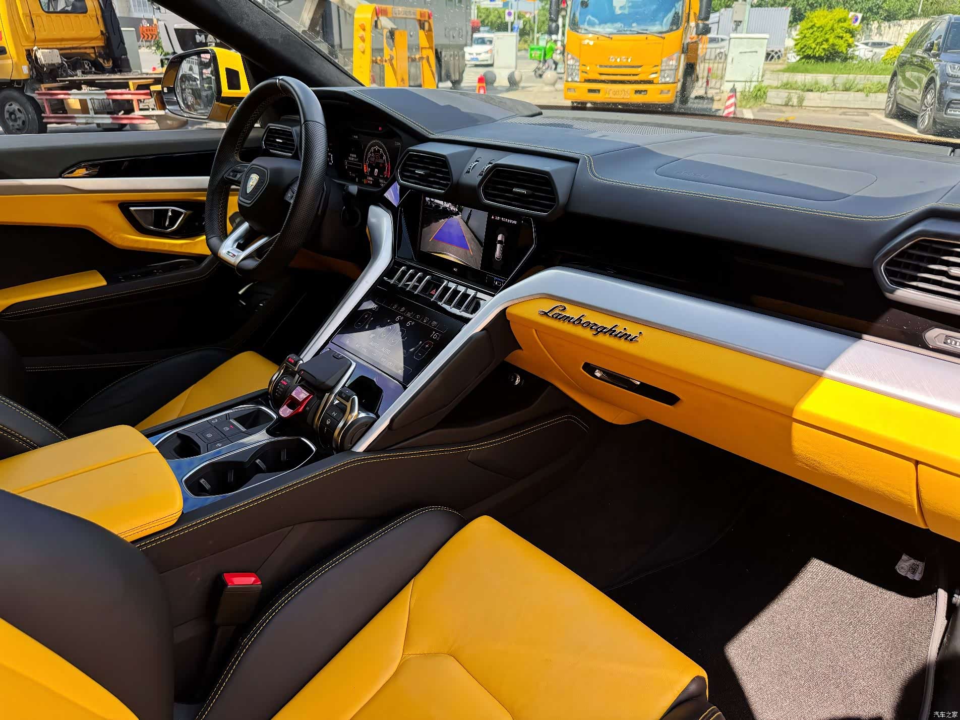 Lamborghini Urus, 2023 6