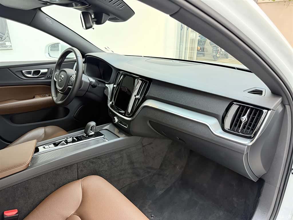 Volvo S60, 2025 10