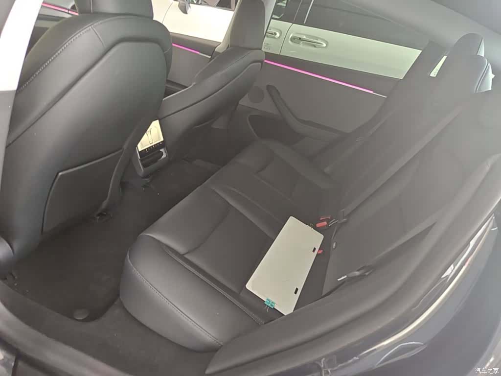 Tesla Model 3, 2025 17