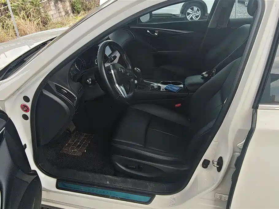 Infiniti Q50L