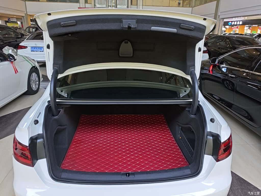 Audi A4L, 2018 19