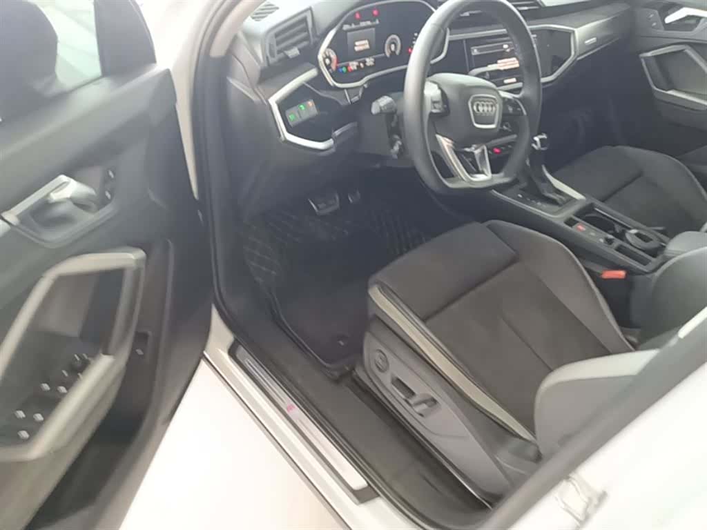 Audi Q3, 2023 16