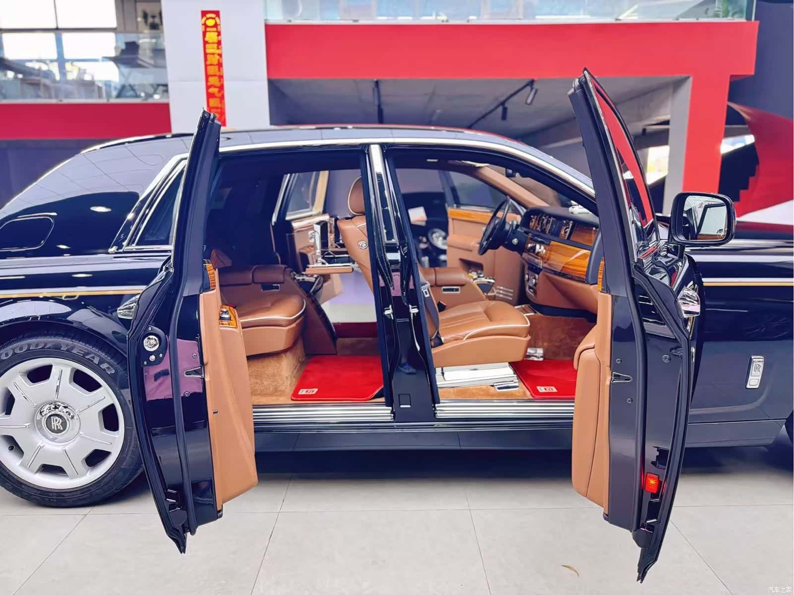 Rolls-Royce Phantom, 2016 11