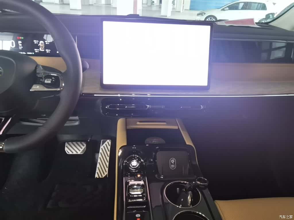 Trumpchi E8, 2025 13