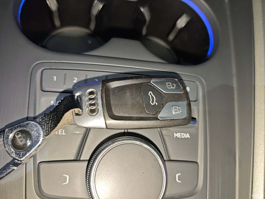 Audi A4L, 2018 9