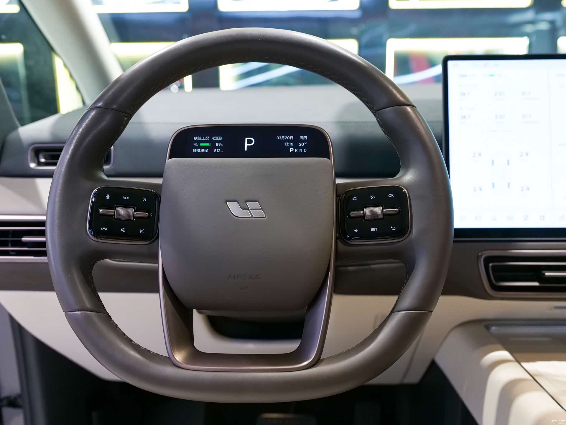 Li Auto MEGA, 2024 13