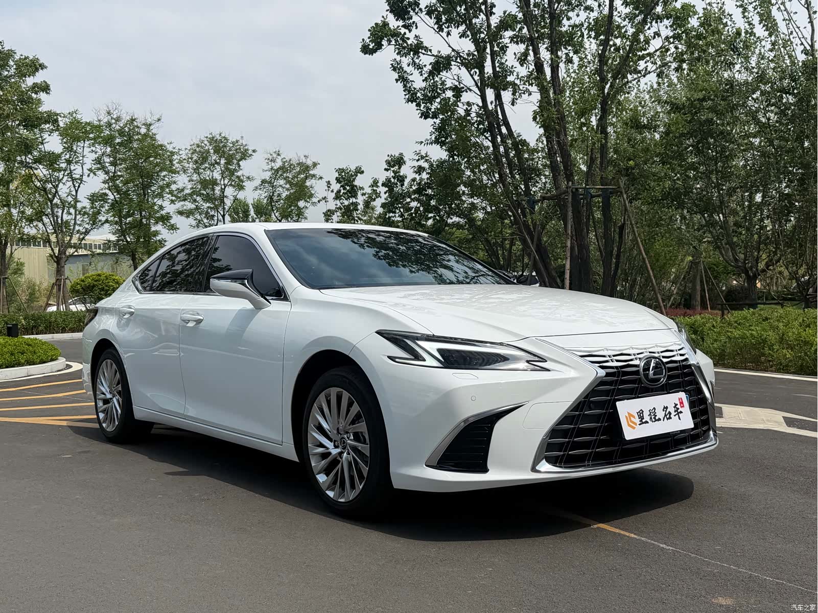 Lexus ES, 2026 3