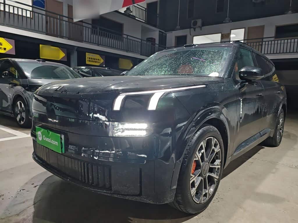 Lynk & Co 900