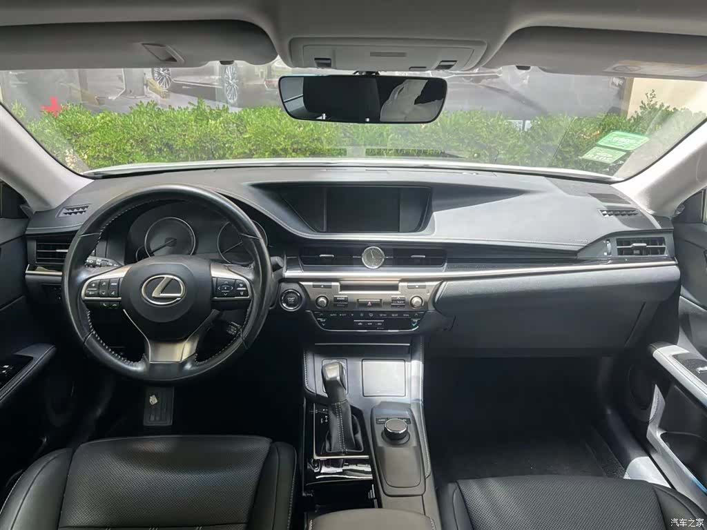 Lexus ES, 2016 10