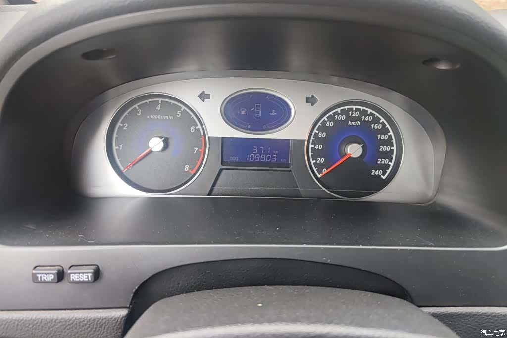 Geely Emgrand, 2012 14