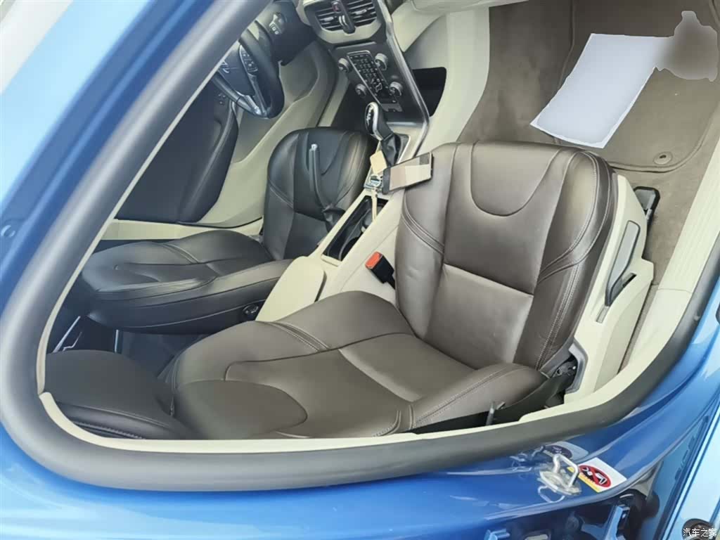 Volvo V40, 2016 25