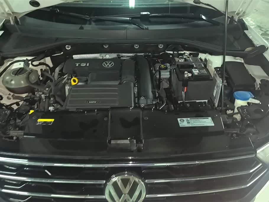 Volkswagen T-ROC exploring Songs