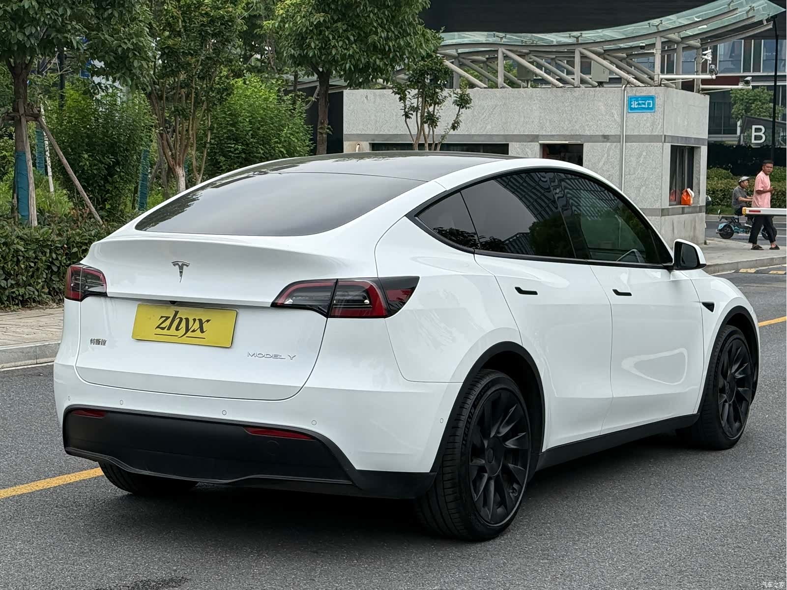Tesla Model Y, 2022 6