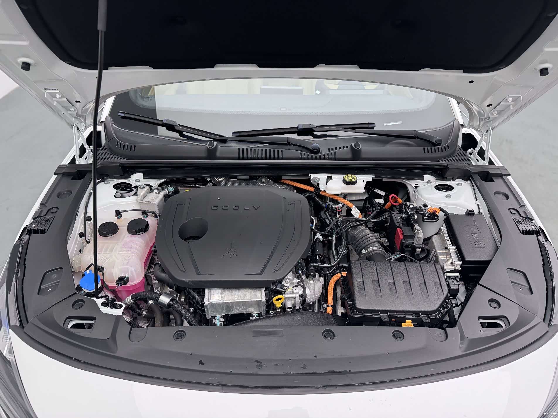 Geely Galaxy L6, 2024 8