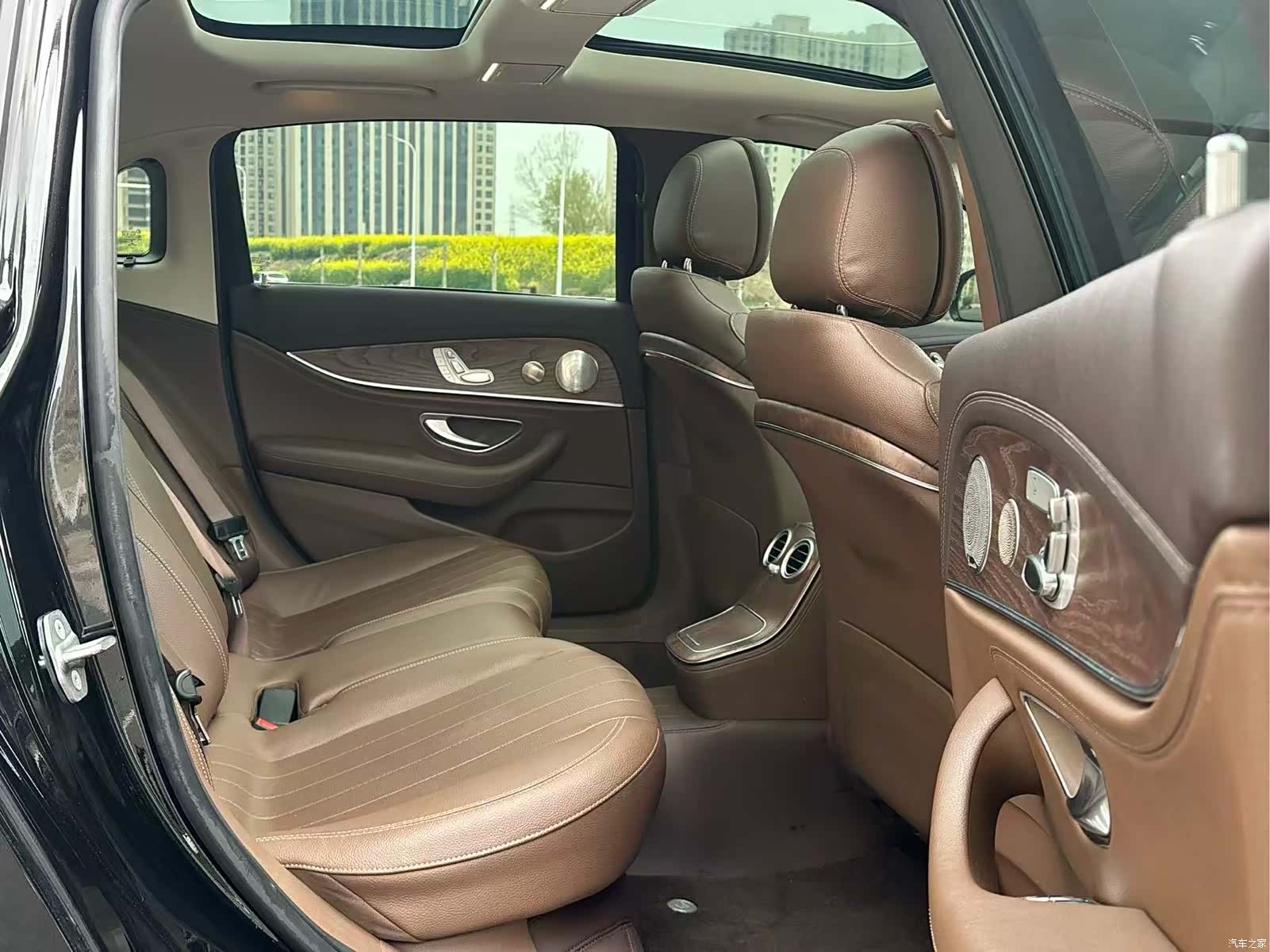 Mercedes-Benz E-Class, 2022 10
