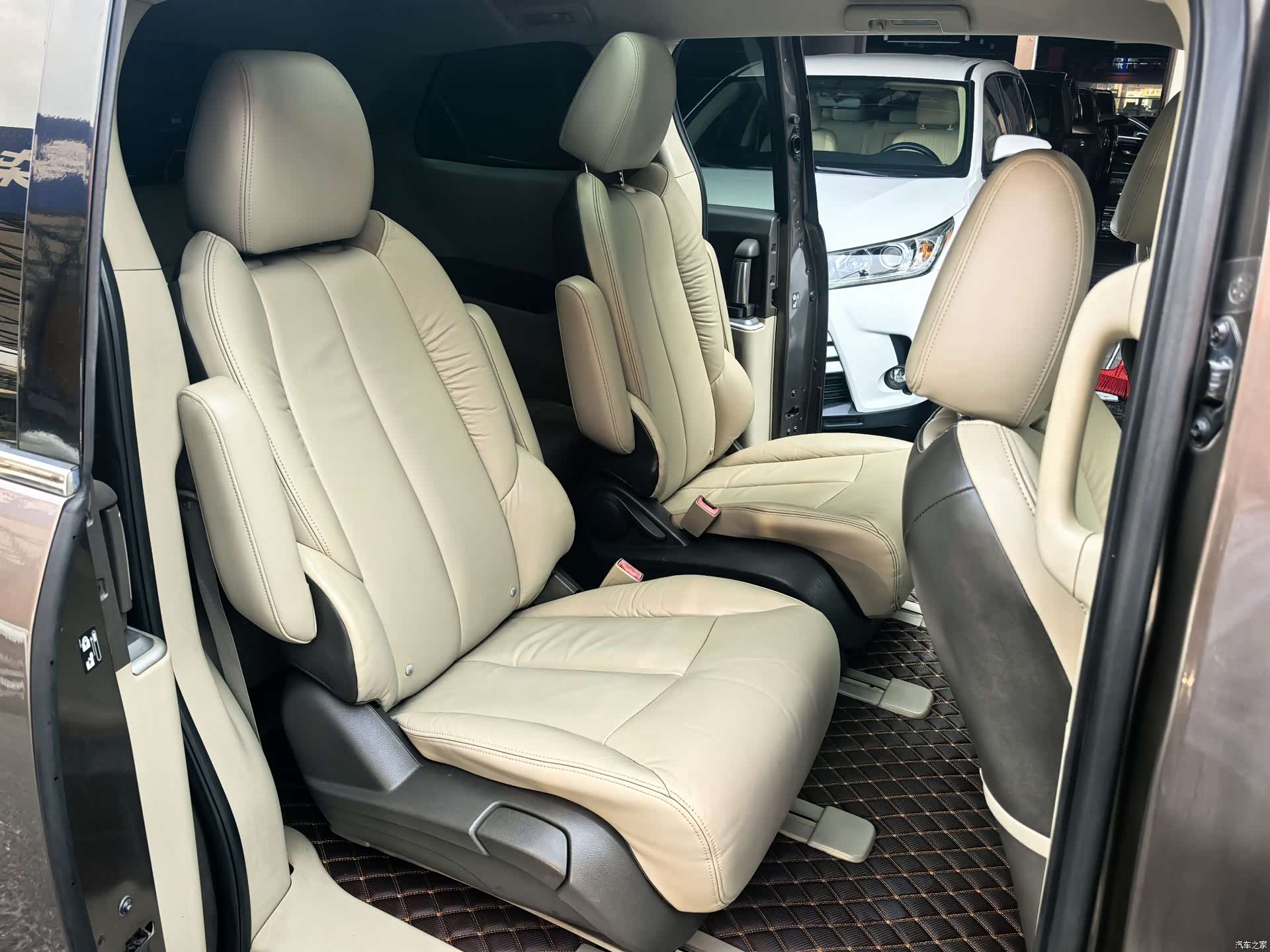 Buick GL8, 2013 13