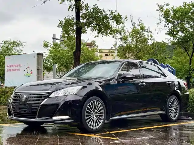 Toyota Crown 2018 — купить из Китая под заказ