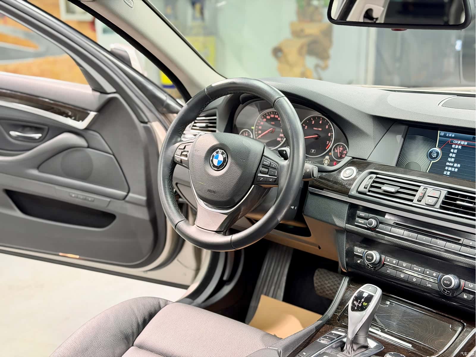 BMW 5 Series, 2010 14