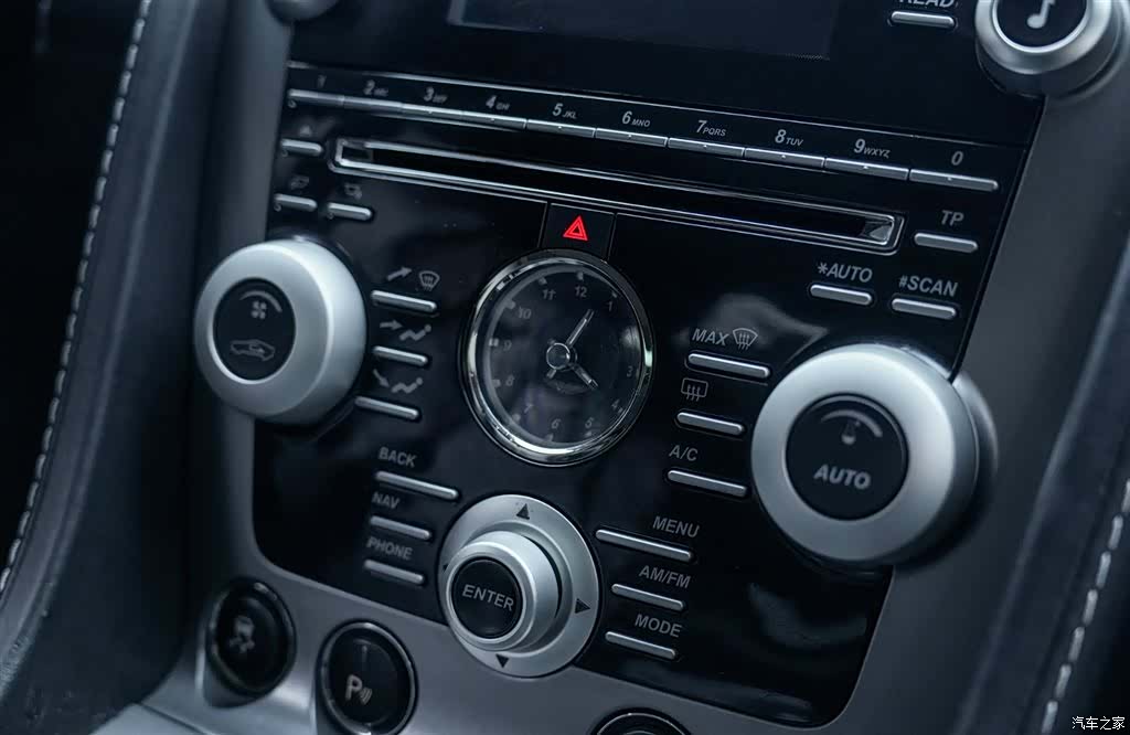 Aston Martin Vantage, 2011 14