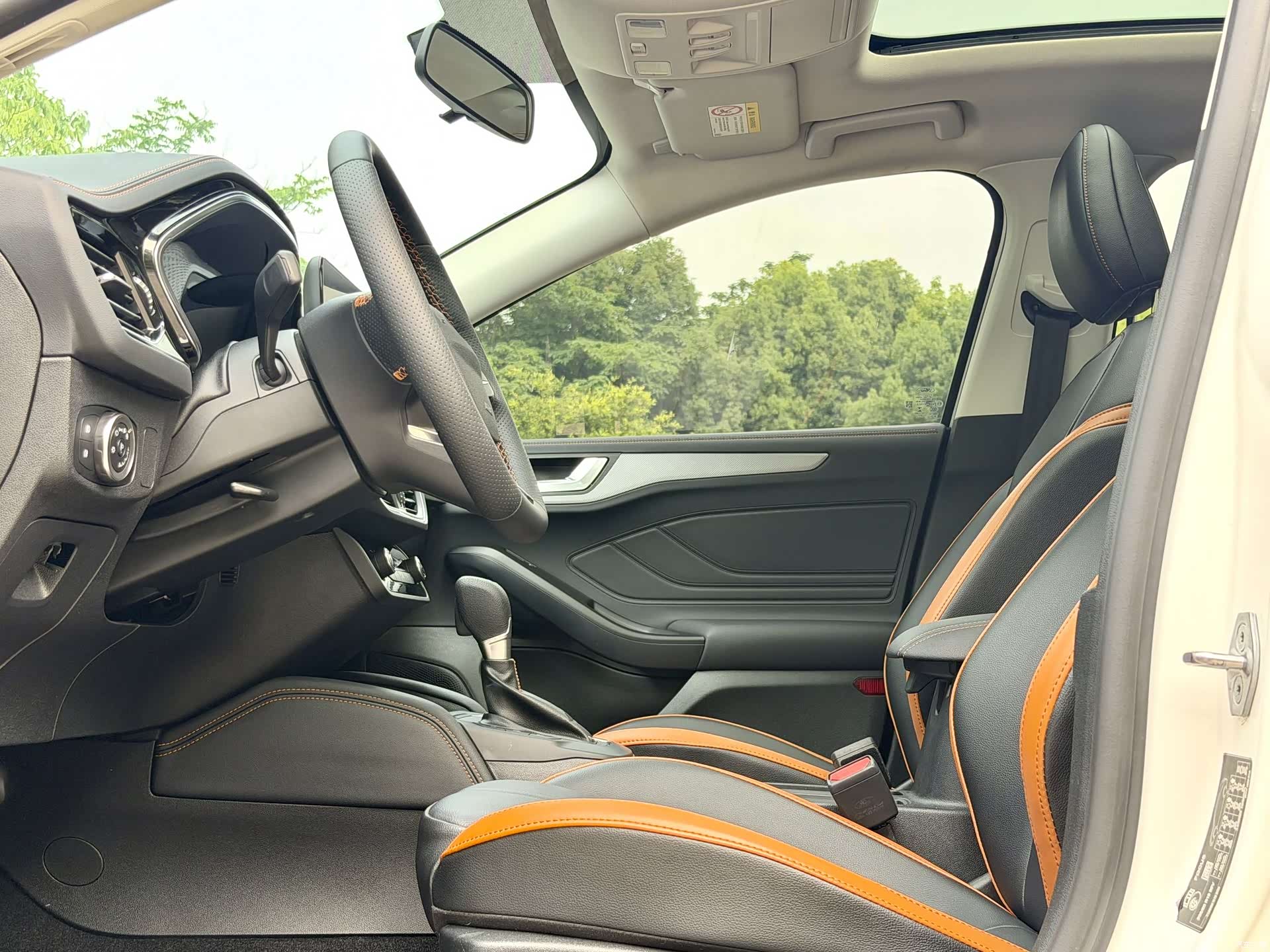 Ford Focus, 2023 13
