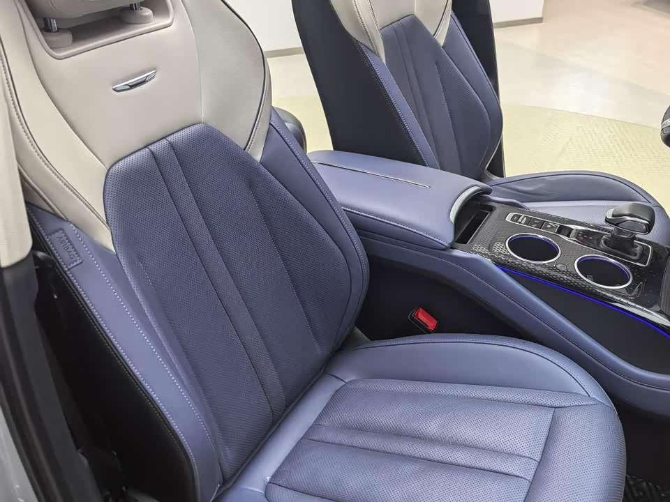 Hongqi HS3
